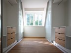 04 Ankleide mit Raumplus Schiebetüren unter der Dachschräge