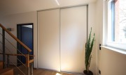 02 Einbauschrank mit raumhohen  Schiebetüren von Raumplus