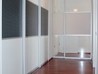 04 Einbauschrank und Schiebetür mit Aluminiumrahmen