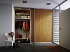 07 Garderobe mit breiten Schiebetüren von raumplus