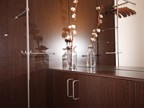 08 Garderobe mit Kleiderstange aus Edelstahl