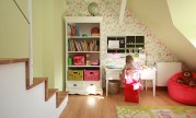 00 Mädchenzimmer mit Treppenschrank